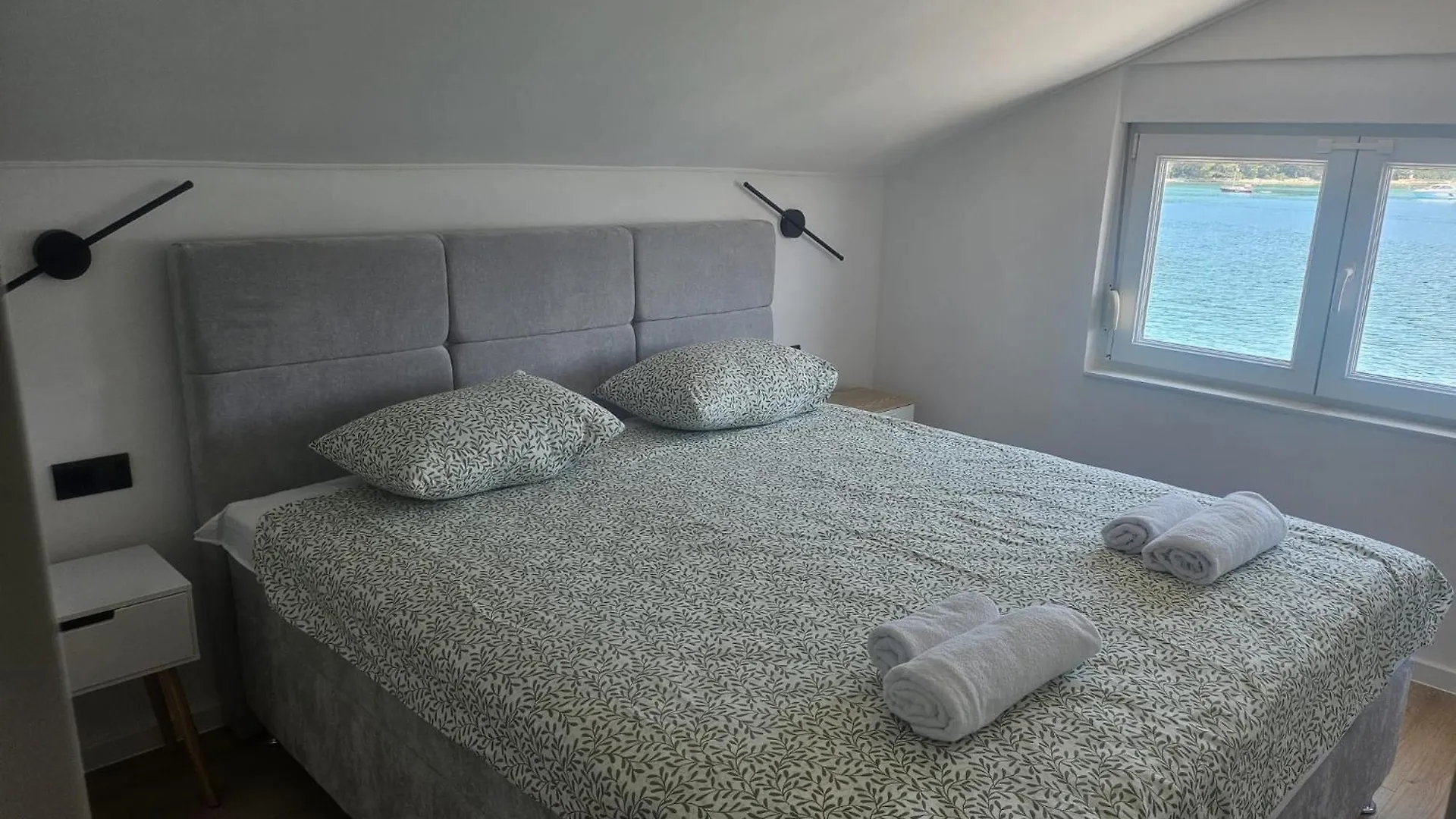 5m to Sea, Breathtaking View, Newly Renovated Apartment 칼리 0*,  크로아티아