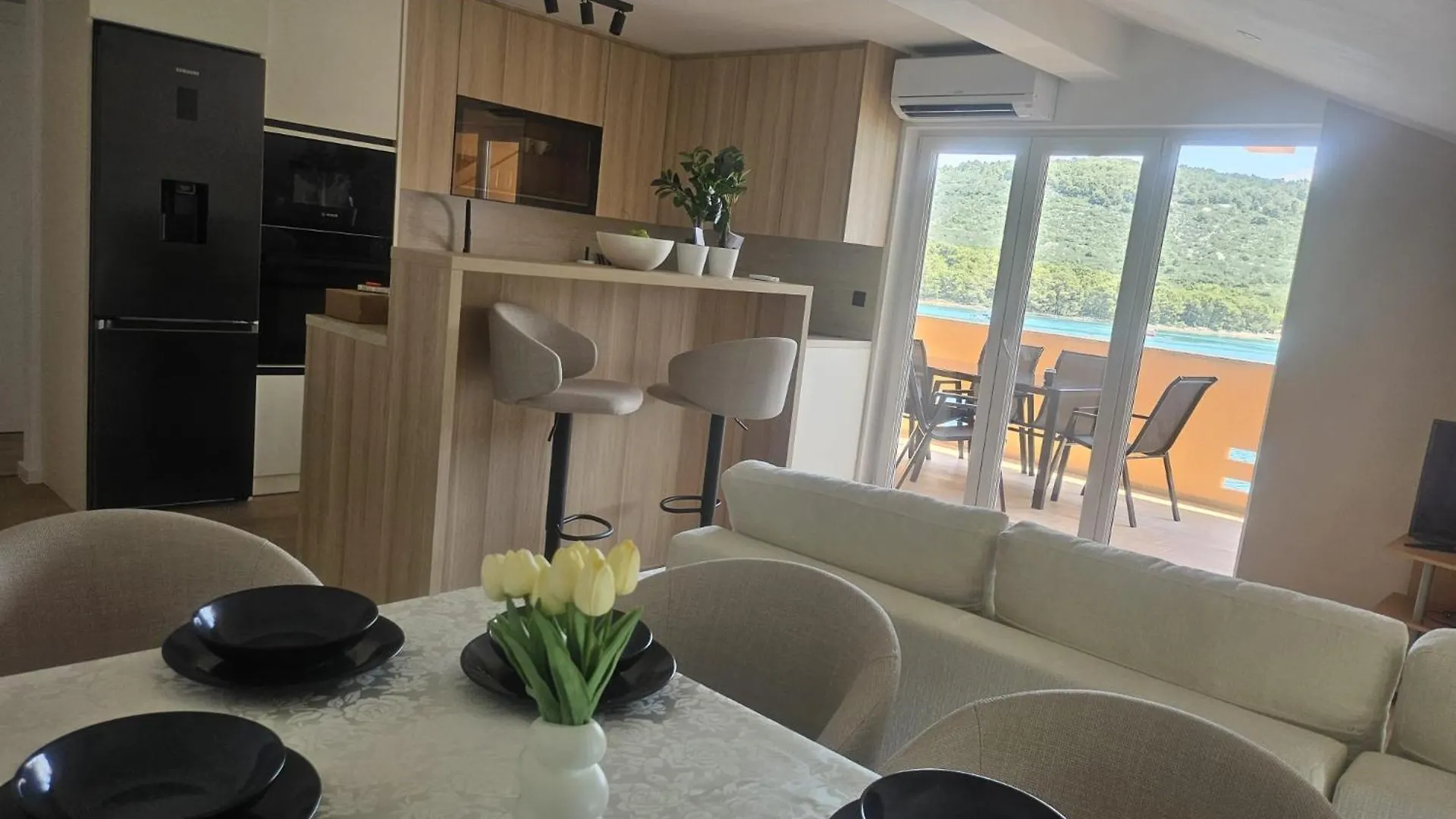 5m to Sea, Breathtaking View, Newly Renovated Apartment 칼리 0*,