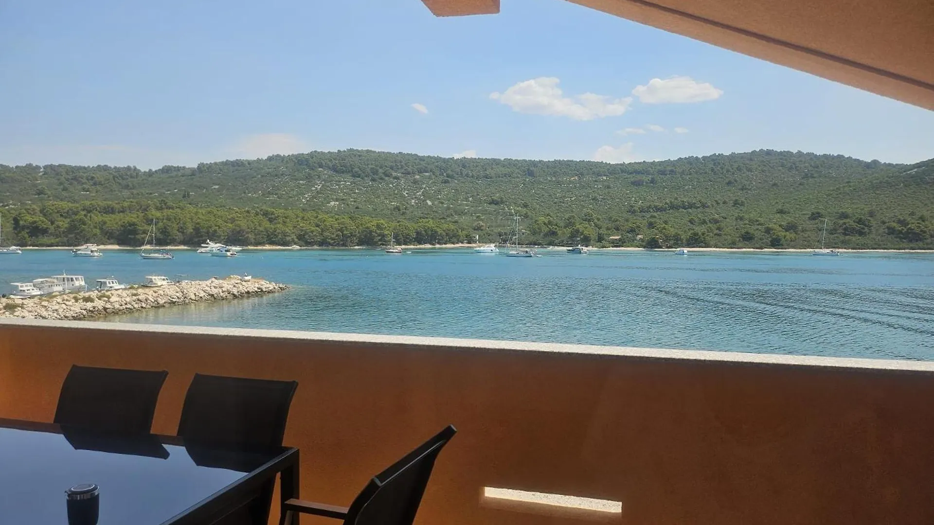 5m to Sea, Breathtaking View, Newly Renovated Apartment 칼리